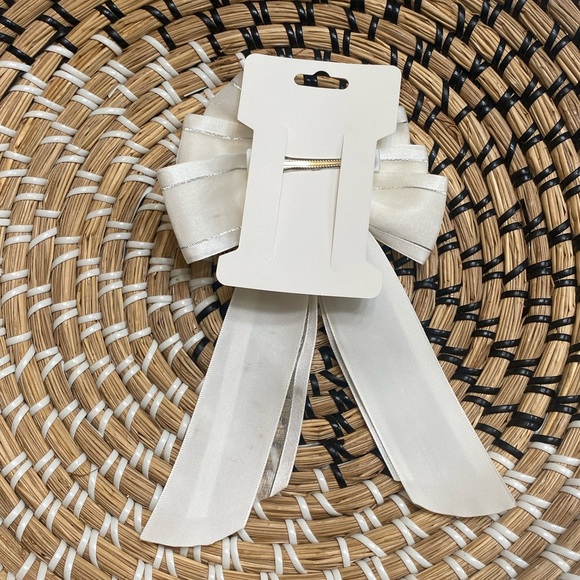 Elegant white Satin Bow Hair Clip with Heart Accent - Picture 2 of 3